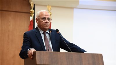 محافظ بورسعيد يعقد اجتماعا لاستعراض ميكنة تصحيح إمتحانات الشهادة الإعدادية