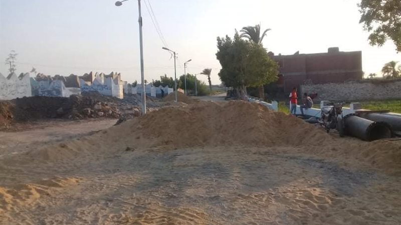 اعمال الحفر بالقرية