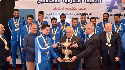 رئيس العربية للتصنيع يكرم فريق مصنع الطائرات بطل أفريقيا للهوكي