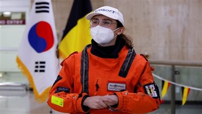 أصغر امرأة تطير بمفردها حول العالم..من هي البريطانية زارا رذرفورد