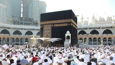 مشهد روحاني مهيب، توافد المعتمرين بالآلاف على صحن الكعبة (فيديو)