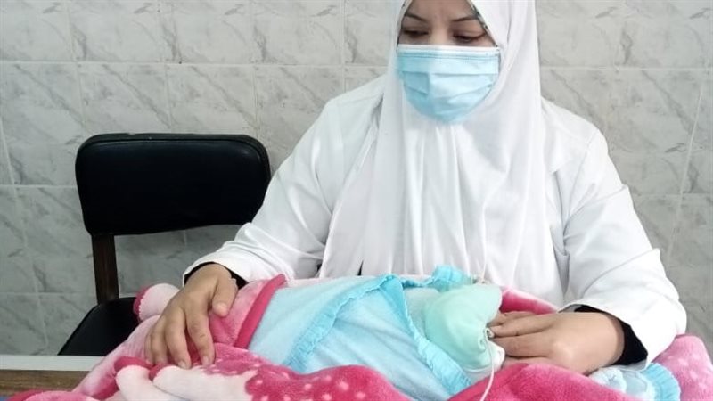طفل تحت الفحص بالشرقية
