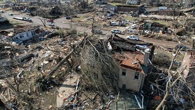 حصيلة ضحايا الأعاصير ترتفع إلى 100.. ولاية كنتاكي تطالب بايدن بإعلان حالة الطوارئ