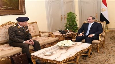  شاهد.. الرئيس السيسي يستقبل وزير الدفاع والإنتاج الحربي 