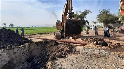 تنفيذ ٣ حالات إزالة فورية بقرية المحروسة في قنا