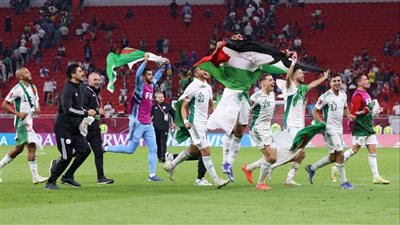 بلعمري يتقدم بالهدف الأول للجزائر في شباك قطر