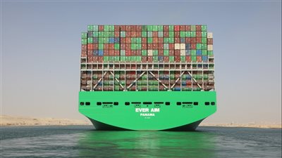 غدا.. قناة السويس تلغي تخفيضات رسوم عبور ناقلات الغاز المسال