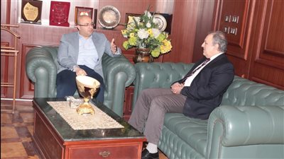 محافظ بني سويف يبحث سبل التعاون مع الجامعة التكنولوجية في مجال الاتصالات 