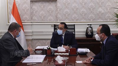 مدبولي يلتقي وزير قطاع الأعمال لمتابعة جهود تطوير صناعة الغزل والنسيج