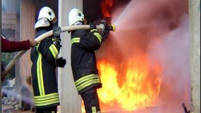 إخماد حريق نشب داخل مصنع في أبو النمرس