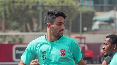 فحص طبي لطاهر محمد طاهر على هامش مران الأهلي