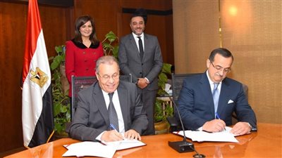 شراكة بين وزارة الهجرة وڤودافون لدعم مبادرة اتكلم عربى