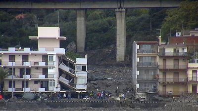 انتشال 4 جثث جديدة من المبنى المنهار في صقلية