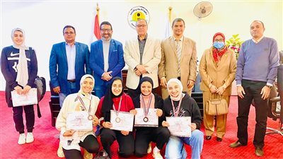 جامعة الوادي الجديد تكرم طالبات فريق الطائرة