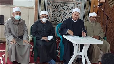  أوقاف الإسكندرية تجتمع بالعاملين بالمساجد لمتابعة الإجراءات الاحترازية