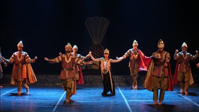 فرسان الشرق تجسد قصة شجر الدر على مسرح الجمهورية