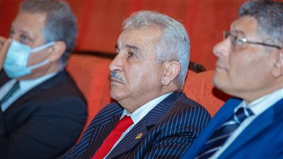 رئيس مجلس إدارة حلوان للأجهزة المعدنية يلقي كلمة افتتاح مؤتمر التنمية المستدامة