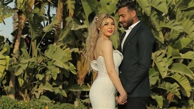 تصرف مفاجئ من أبو جبل وزوجته يثير الجدل حول انفصالهما