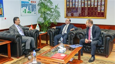 رئيسا البريد والبورصة يبحثان فرص التعاون المشترك