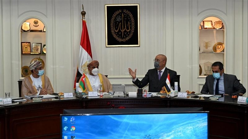 وزير الإسكان يستقبل