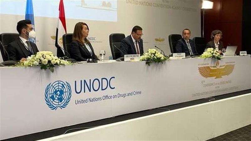 منصة المؤتمر بحضور