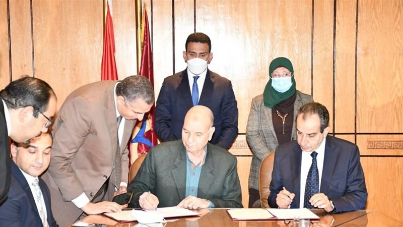 جامعة الفيوم توقع