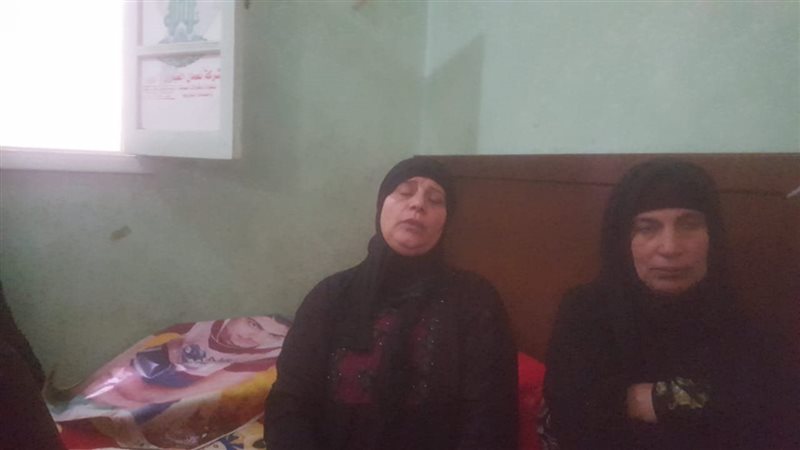 والدة الشاب ضحية