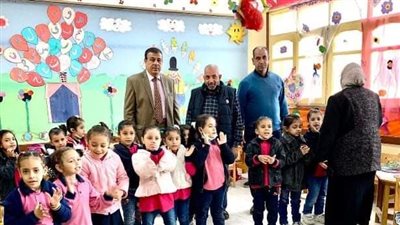 الوكيل الثقافي للإسكندرية يتابع سير العملية التعليمية بمعاهد إدارة شرق 