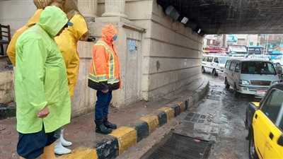 انتشار سيارات شفط المياه في ميادين وشوارع الإسكندرية