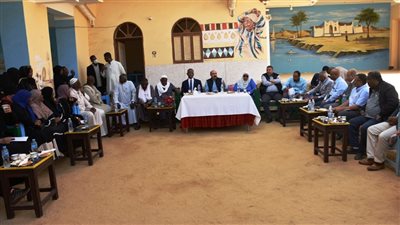  محافظ أسوان يلتقى أهالى غرب سهيل النوبية ويستمع لمطالبهم |صور 