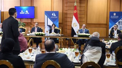 السيسي يزور جامعة كفر الشيخ.. يتفقد الكليات.. يلتقي الطلاب والمجلس الأعلى للجامعات.. ويؤكد الحرص على الارتقاء بمستوى الجامعات الحكومية.. أهمية تنمية وعي وإدراك الطلاب ورعاية النوابغ والمتفوقين