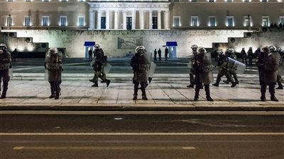 السلطات اليونانية تخلي 40 محطة مترو بأثينا بعد بلاغ عن وجود متفجرات