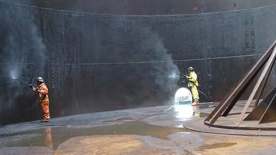 رئيس مياه القناة: الانتهاء من غسيل خزانات محطات السويس | صور 