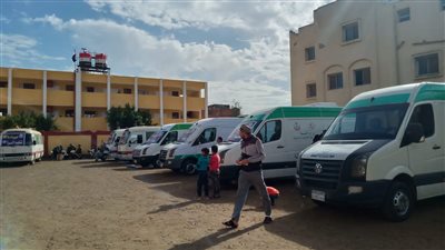 الكشف على  1253 مواطنا بقافلة طبية في جمصة | صور