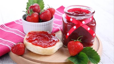 طريقة عمل مربى الفراولة في البيت | فيديو