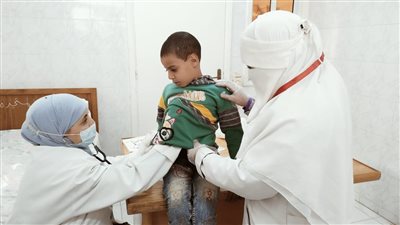 صحة المنيا تقدم الخدمات الطبية لـ1880 مواطنا بقرية بلة المستجدة