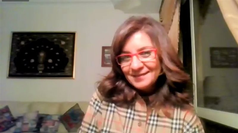 السفيرة نبيلة مكرم