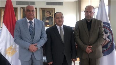 وزير المالية يكرم مدير الحسابات بالشئون الصحية بالقليوبية لتمسكه بحماية المال العام