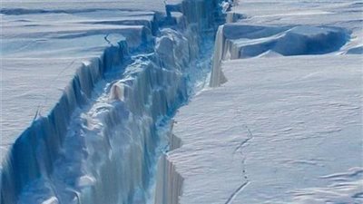 اكتشاف يدق ناقوس الخطر حول انهيار نهر القيامة الجليدي