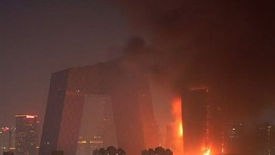 حريق هائل بمركز التجارة العالمي في هونج كونج | فيديو 