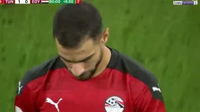 يقصد السولية بهذه النظرة؟.. صورة فرحة معلول بالهدف تغضب الجمهور المصري