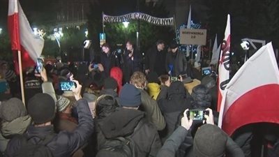 غضب في بولندا بسبب استخدام عبارة نازية لرفض التطعيم