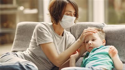 9 أعراض مقلقة لـ «أوميكرون» عند الأطفال