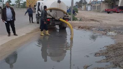 رفع تراكمات مياه الأمطار بالطريق الصحراوي في الإسكندرية