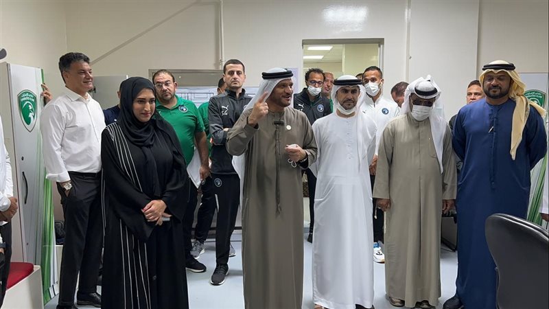 مسؤولو الإمارات باستقبال