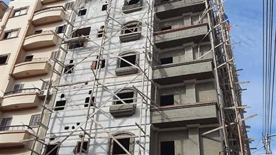 تنفيذ إزالة فورية لدور مخالف بأحد العقارات في المنصورة 