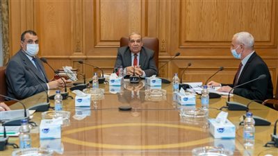 وزير الإنتاج الحربي يبحث مع 