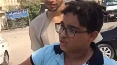 بعد مرور عام على الواقعة.. سلوك طفل المرور ومشروع المغسلة يثير اندهاش النشطاء 