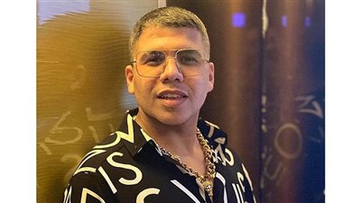 عمر كمال يغير كلمات بنت الجيران للمرة الثالثة قبل حفل الأردن | فيديو 