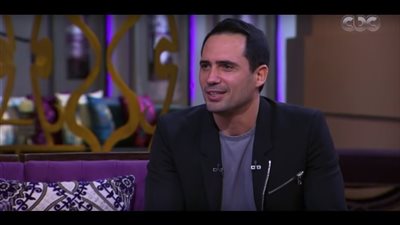 كنت بغسل أطباق في الغربة.. ظافر العابدين يكشف أصعب فترات حياته | فيديو 